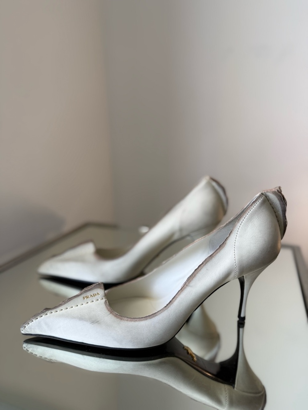 New Prada Antiqued Leather Pumps $1,550 39.5 - Picture 5 of 16